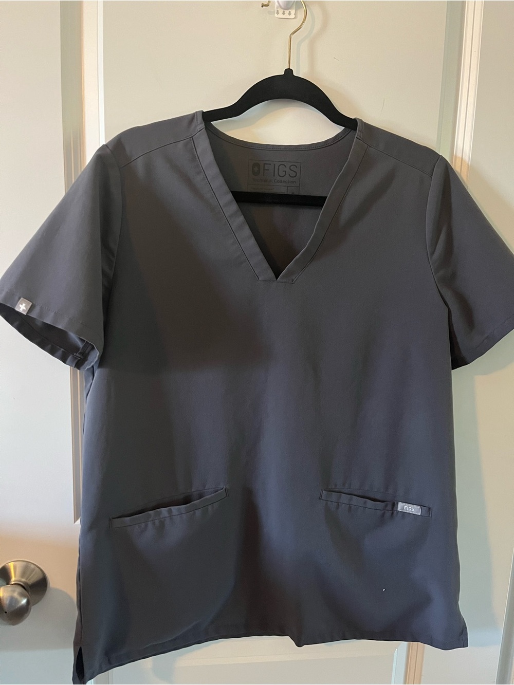 Figs Unisex Technical Collection V-Neck Scrub Top - Charcoal Gray